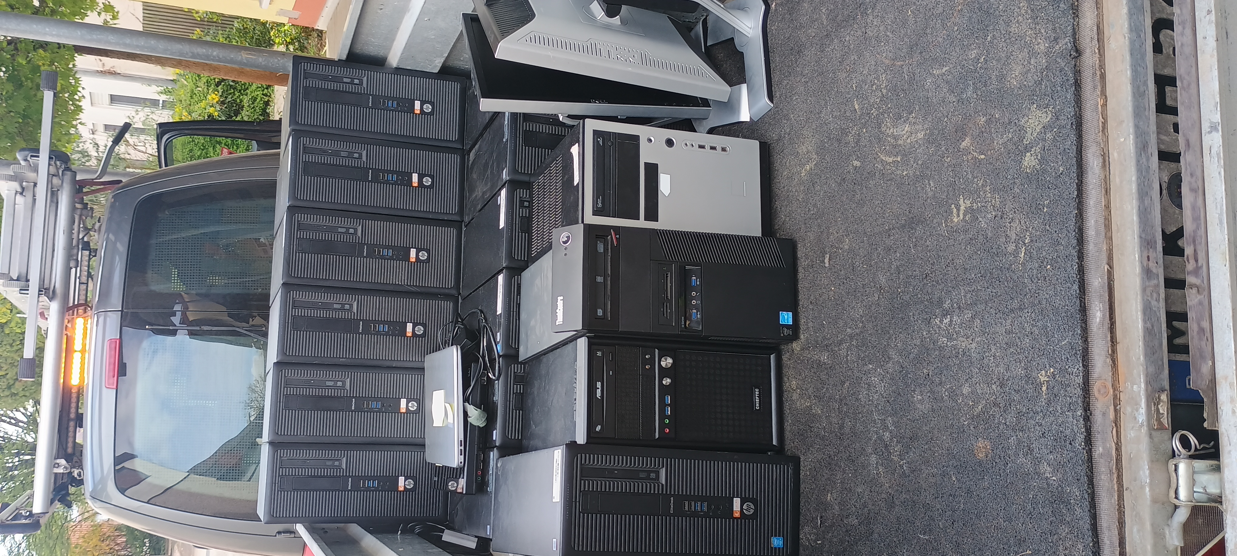 Dankeschön an Treml & Sturm – 22 Computer, 2 Monitore, 2 Laptops