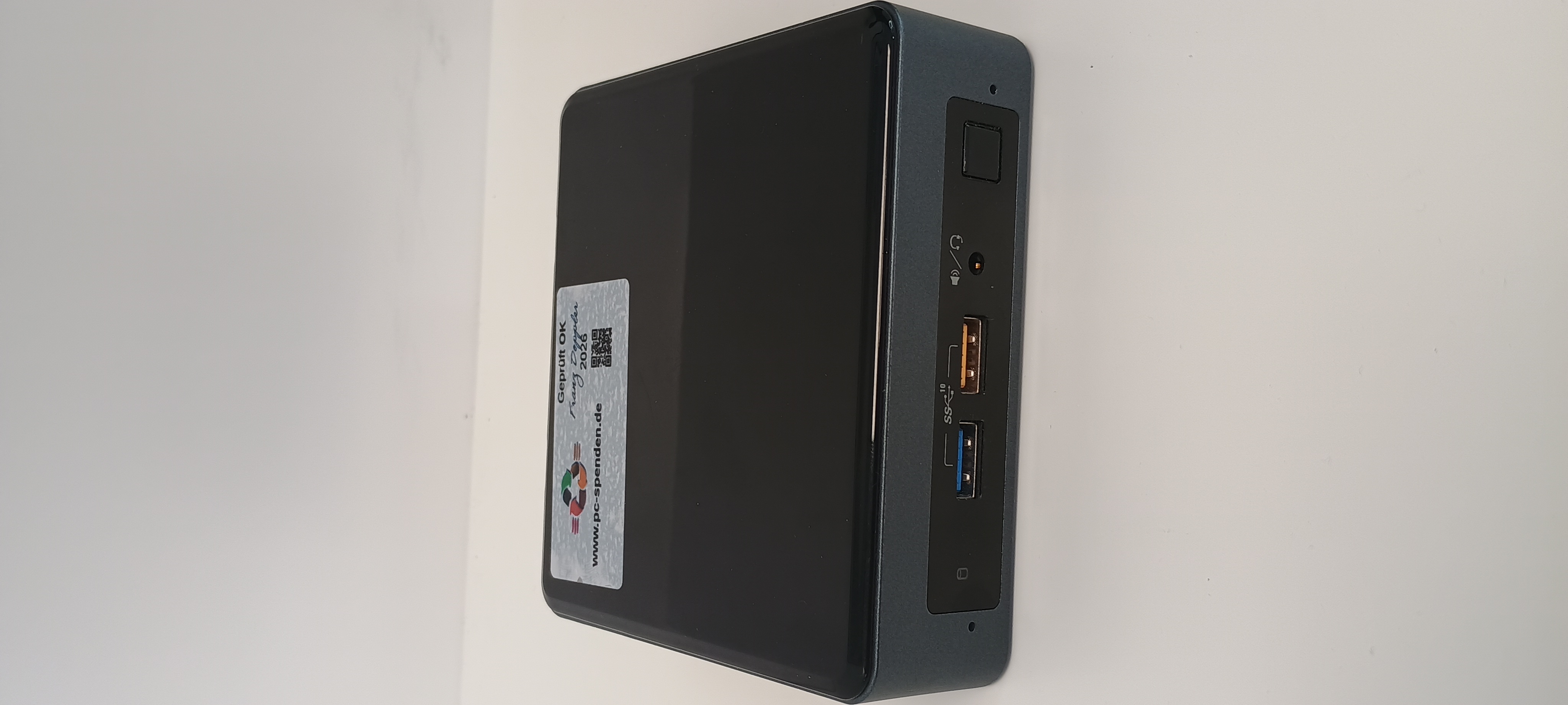 Intel NUC NUC8BEK